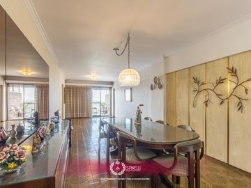 Venta departamento 4 ambientes   dependencia 110M² balcón al frente en Flores cochera fija cubierta