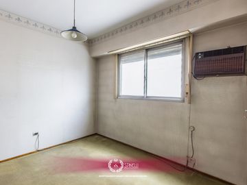 Venta departamento 4 ambientes   dependencia 110M² balcón al frente en Flores cochera fija cubierta