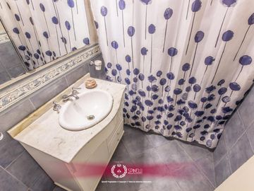 Venta departamento 4 ambientes   dependencia 110M² balcón al frente en Flores cochera fija cubierta