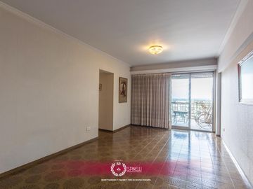 Venta departamento 4 ambientes   dependencia 110M² balcón al frente en Flores cochera fija cubierta