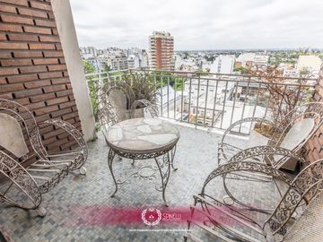 Venta departamento 4 ambientes   dependencia 110M² balcón al frente en Flores cochera fija cubierta