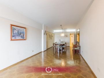 Venta departamento 4 ambientes   dependencia 110M² balcón al frente en Flores cochera fija cubierta