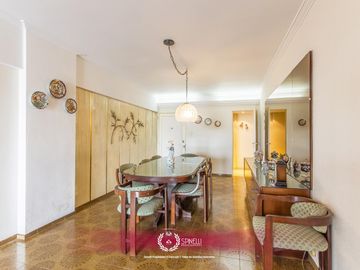 Venta departamento 4 ambientes   dependencia 110M² balcón al frente en Flores cochera fija cubierta