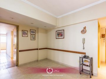 Venta departamento 4 ambientes   dependencia 110M² balcón al frente en Flores cochera fija cubierta
