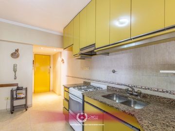 Venta departamento 4 ambientes   dependencia 110M² balcón al frente en Flores cochera fija cubierta