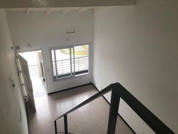 Departamento loft 3 amb con cochera en venta en Castelar N