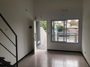 Departamento loft 3 amb con cochera en venta en Castelar N