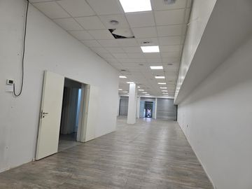 Local en Flores - 560 m2