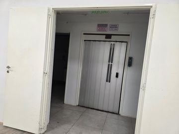 Local en Flores - 560 m2