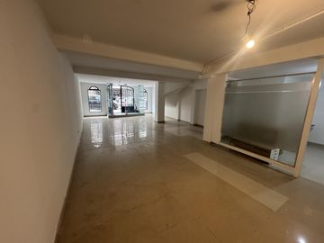 unico y exclusivo local  - inmejorable estado - baño - deposito - inmejorable