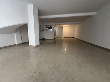unico y exclusivo local  - inmejorable estado - baño - deposito - inmejorable
