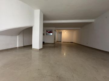 unico y exclusivo local  - inmejorable estado - baño - deposito - inmejorable