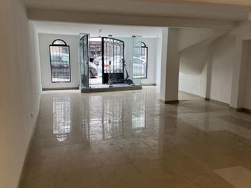 unico y exclusivo local  - inmejorable estado - baño - deposito - inmejorable