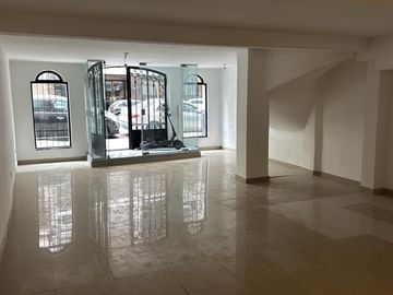 unico y exclusivo local  - inmejorable estado - baño - deposito - inmejorable