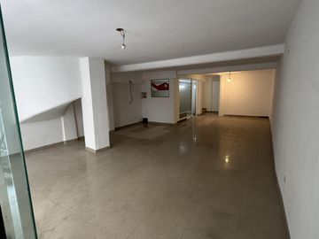 unico y exclusivo local  - inmejorable estado - baño - deposito - inmejorable