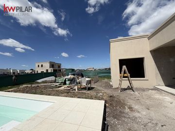 Casa en Venta 4 ambientes en Santa Sofia, Pilar Del Este