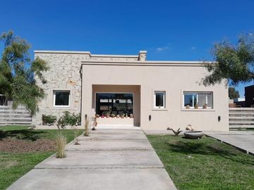 Casa en Venta 4 ambientes en Santa Sofia, Pilar Del Este