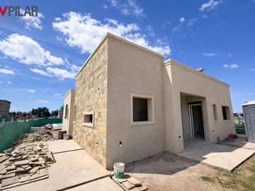 Casa en Venta 4 ambientes en Santa Sofia, Pilar Del Este