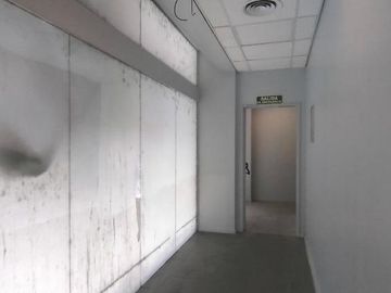 Amplio Local a la Venta en Esquina en Olivos