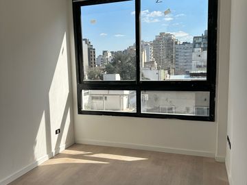 VENTA 4AMB CON DOS BAÑOS Y TOILETTE. BALCON AL FRENTE Y AMENITIES.