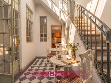 Venta casa 8 ambientes patios 5 baños terraza garage 314M² sobre terreno USAA de 127M² San Cristóbal