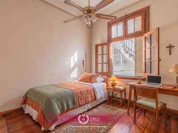 Venta casa 8 ambientes patios 5 baños terraza garage 314M² sobre terreno USAA de 127M² San Cristóbal