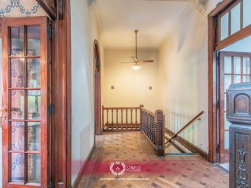 Venta casa 8 ambientes patios 5 baños terraza garage 314M² sobre terreno USAA de 127M² San Cristóbal