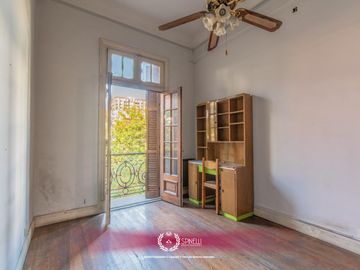 Venta casa 8 ambientes patios 5 baños terraza garage 314M² sobre terreno USAA de 127M² San Cristóbal