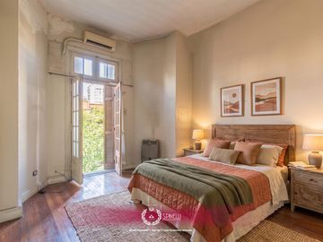 Venta casa 8 ambientes patios 5 baños terraza garage 314M² sobre terreno USAA de 127M² San Cristóbal