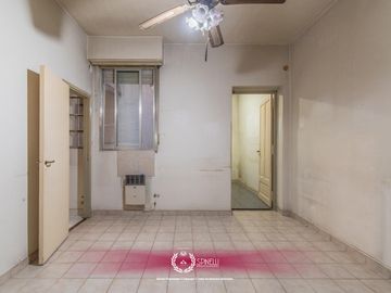 Venta casa 8 ambientes patios 5 baños terraza garage 314M² sobre terreno USAA de 127M² San Cristóbal