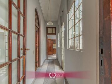 Venta casa 8 ambientes patios 5 baños terraza garage 314M² sobre terreno USAA de 127M² San Cristóbal