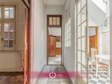 Venta casa 8 ambientes patios 5 baños terraza garage 314M² sobre terreno USAA de 127M² San Cristóbal