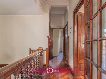 Venta casa 8 ambientes patios 5 baños terraza garage 314M² sobre terreno USAA de 127M² San Cristóbal