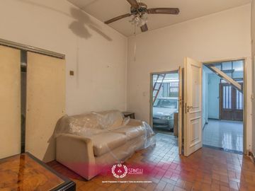 Venta casa 8 ambientes patios 5 baños terraza garage 314M² sobre terreno USAA de 127M² San Cristóbal