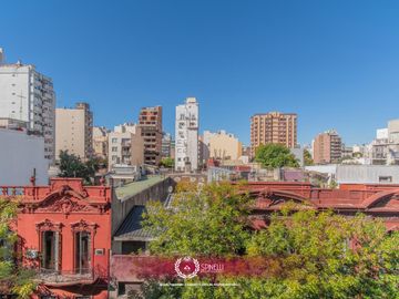 Venta casa 8 ambientes patios 5 baños terraza garage 314M² sobre terreno USAA de 127M² San Cristóbal