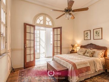 Venta casa 8 ambientes patios 5 baños terraza garage 314M² sobre terreno USAA de 127M² San Cristóbal