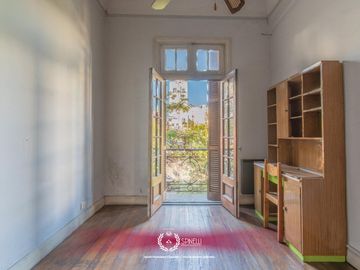 Venta casa 8 ambientes patios 5 baños terraza garage 314M² sobre terreno USAA de 127M² San Cristóbal