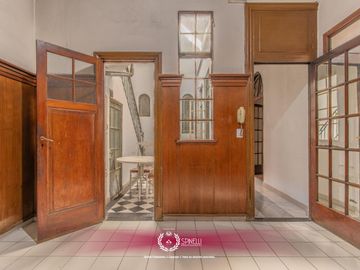 Venta casa 8 ambientes patios 5 baños terraza garage 314M² sobre terreno USAA de 127M² San Cristóbal