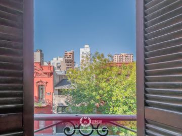 Venta casa 8 ambientes patios 5 baños terraza garage 314M² sobre terreno USAA de 127M² San Cristóbal