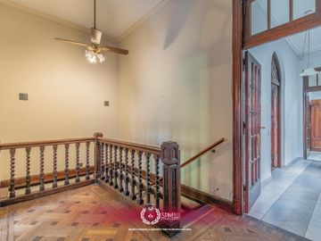 Venta casa 8 ambientes patios 5 baños terraza garage 314M² sobre terreno USAA de 127M² San Cristóbal
