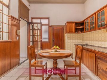 Venta casa 8 ambientes patios 5 baños terraza garage 314M² sobre terreno USAA de 127M² San Cristóbal