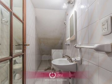Venta casa 8 ambientes patios 5 baños terraza garage 314M² sobre terreno USAA de 127M² San Cristóbal