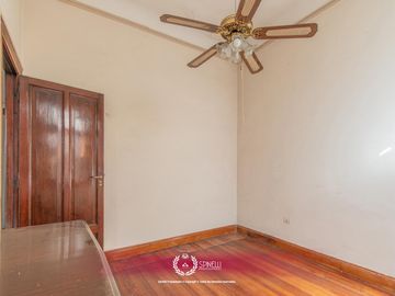 Venta casa 8 ambientes patios 5 baños terraza garage 314M² sobre terreno USAA de 127M² San Cristóbal