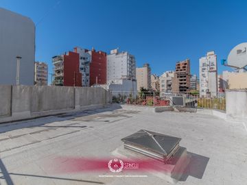 Venta casa 8 ambientes patios 5 baños terraza garage 314M² sobre terreno USAA de 127M² San Cristóbal