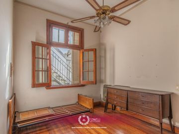 Venta casa 8 ambientes patios 5 baños terraza garage 314M² sobre terreno USAA de 127M² San Cristóbal