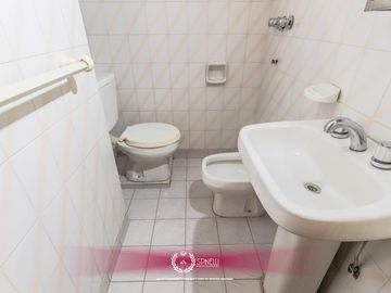 Venta casa 8 ambientes patios 5 baños terraza garage 314M² sobre terreno USAA de 127M² San Cristóbal