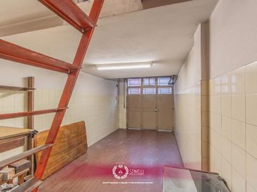 Venta casa 8 ambientes patios 5 baños terraza garage 314M² sobre terreno USAA de 127M² San Cristóbal