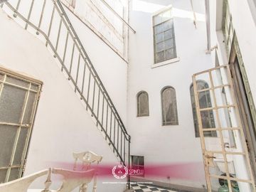 Venta casa 8 ambientes patios 5 baños terraza garage 314M² sobre terreno USAA de 127M² San Cristóbal