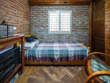 Venta casa de 3 dormitorios  con jardín y pileta, Oliveros