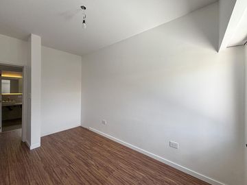 Casa de 3 dormitorios con parrillero y gran pileta a estrenar en Fisherton